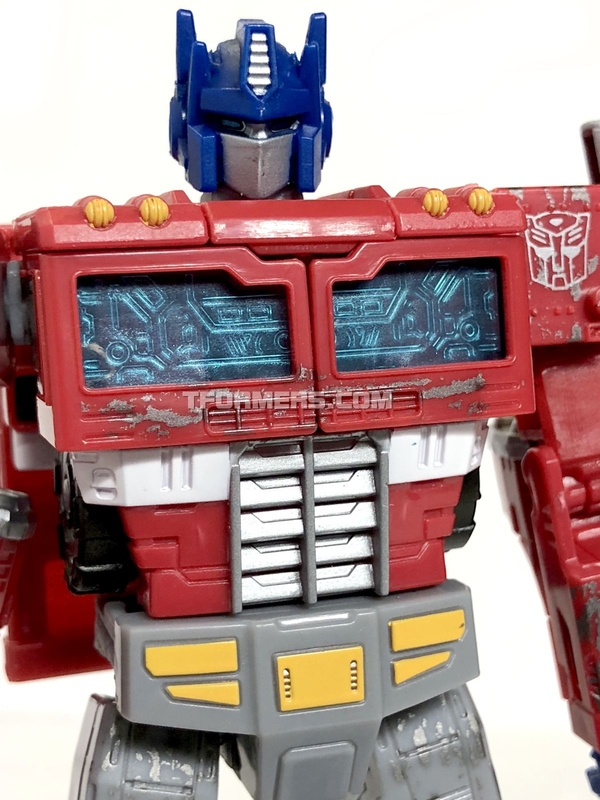 Review Siege Optimus Prime Voyager War For Cybertron  (22 of 45)
